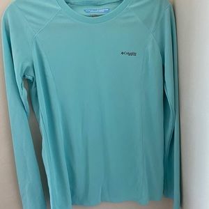 Long sleeve athletic shirt